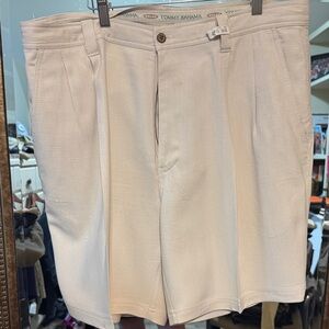Tommy Bahama Men's Light Cream Flat Front Shorts. 100% Silk